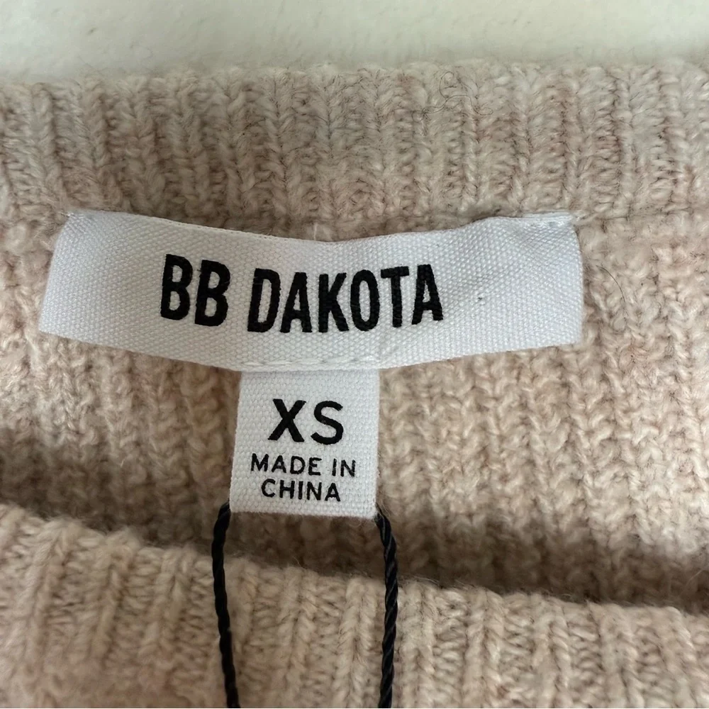 BB DAKOTA Women’s size extra small crewneck fitted cold shoulder cut out sweater